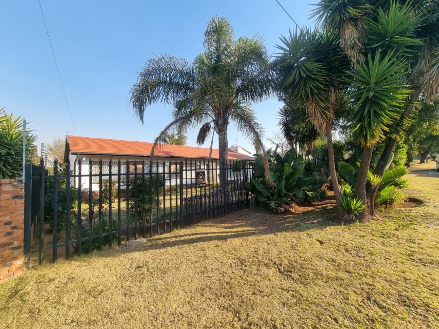 4 Bedroom Property for Sale in Florida Park Gauteng