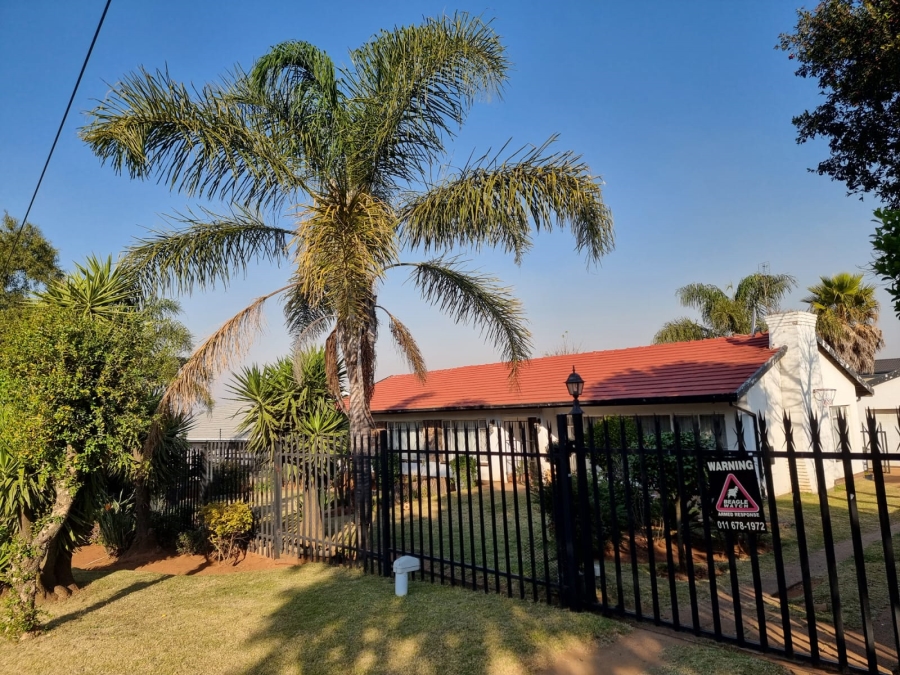 4 Bedroom Property for Sale in Florida Park Gauteng