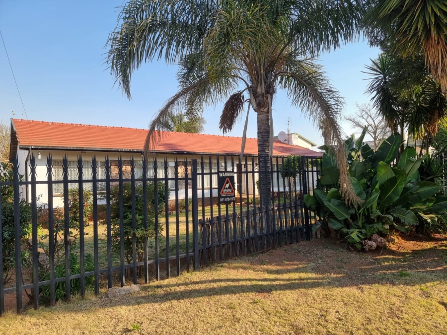 4 Bedroom Property for Sale in Florida Park Gauteng