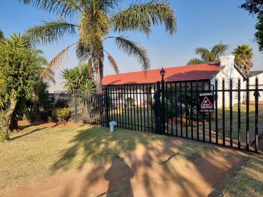 4 Bedroom Property for Sale in Florida Park Gauteng