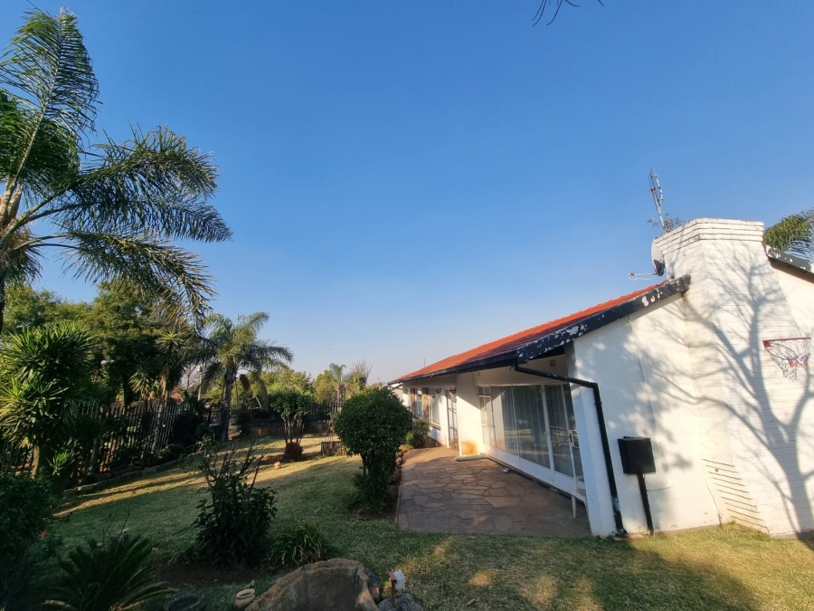 4 Bedroom Property for Sale in Florida Park Gauteng