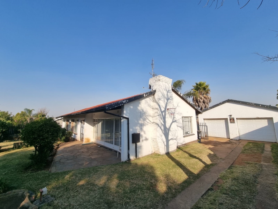 4 Bedroom Property for Sale in Florida Park Gauteng