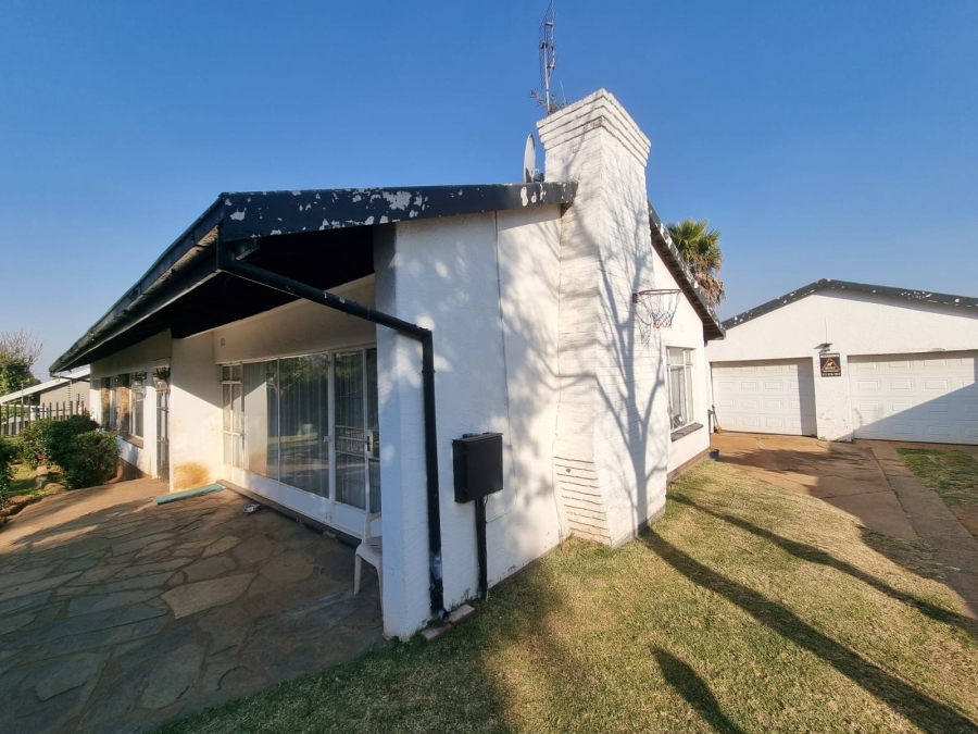 4 Bedroom Property for Sale in Florida Park Gauteng