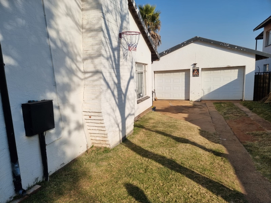 4 Bedroom Property for Sale in Florida Park Gauteng