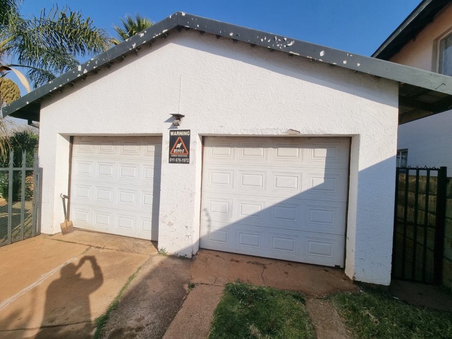 4 Bedroom Property for Sale in Florida Park Gauteng