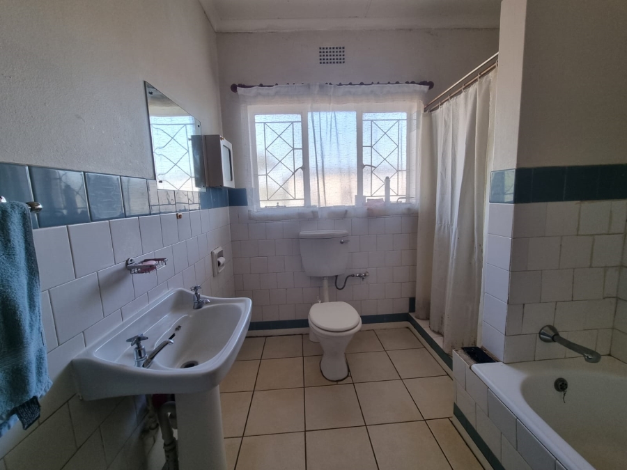 4 Bedroom Property for Sale in Florida Park Gauteng