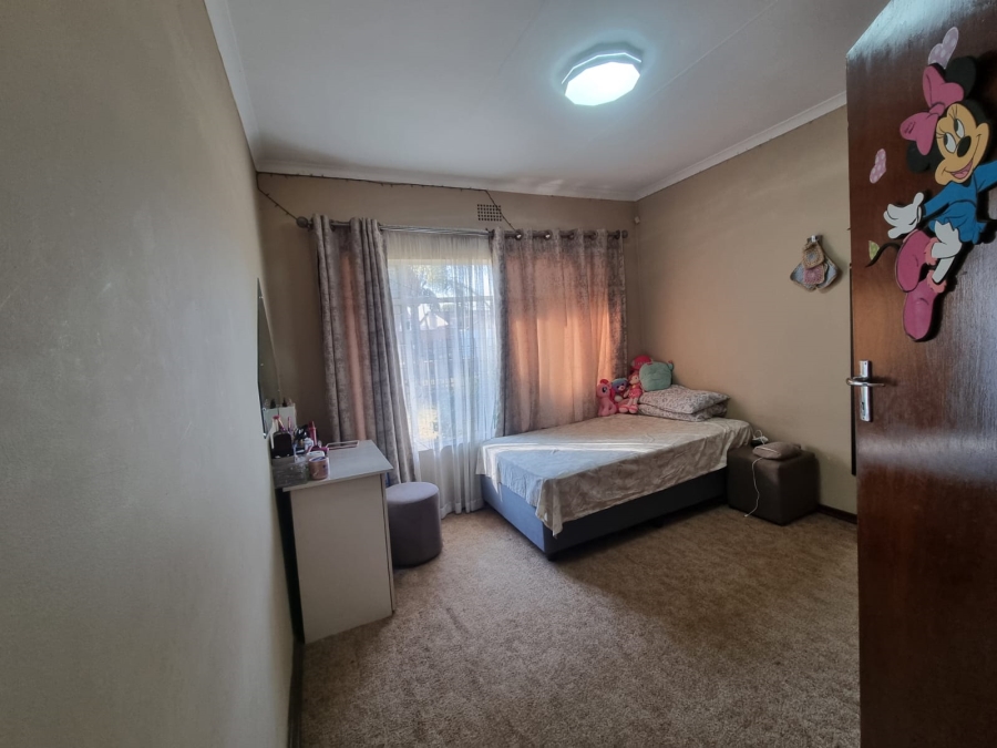 4 Bedroom Property for Sale in Florida Park Gauteng