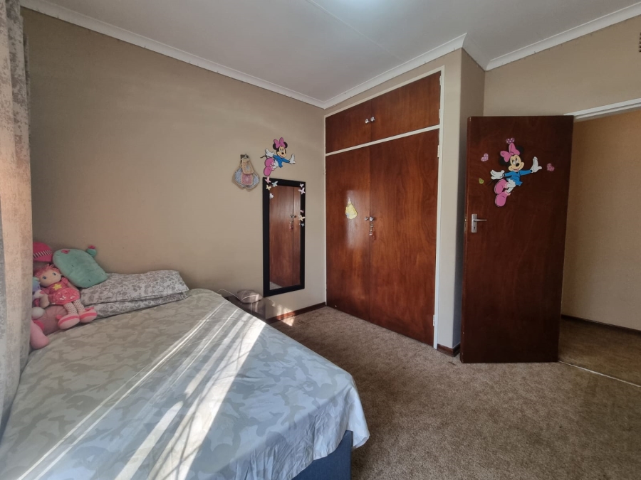 4 Bedroom Property for Sale in Florida Park Gauteng