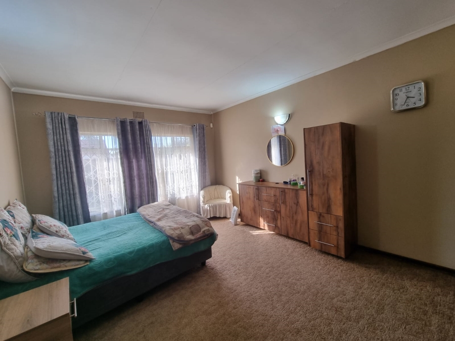 4 Bedroom Property for Sale in Florida Park Gauteng