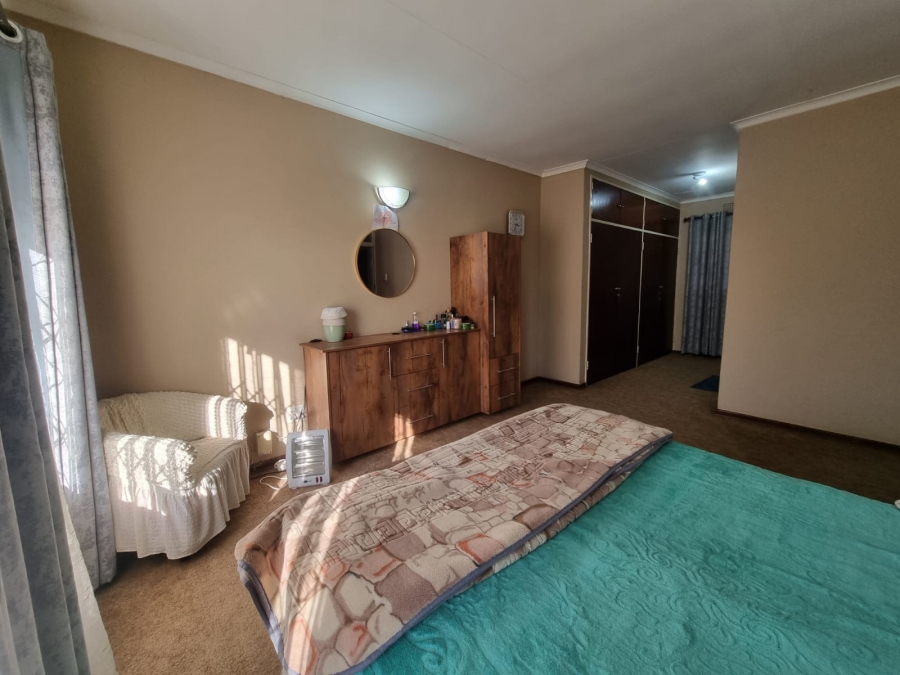 4 Bedroom Property for Sale in Florida Park Gauteng