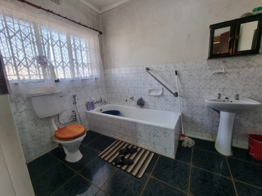 4 Bedroom Property for Sale in Florida Park Gauteng
