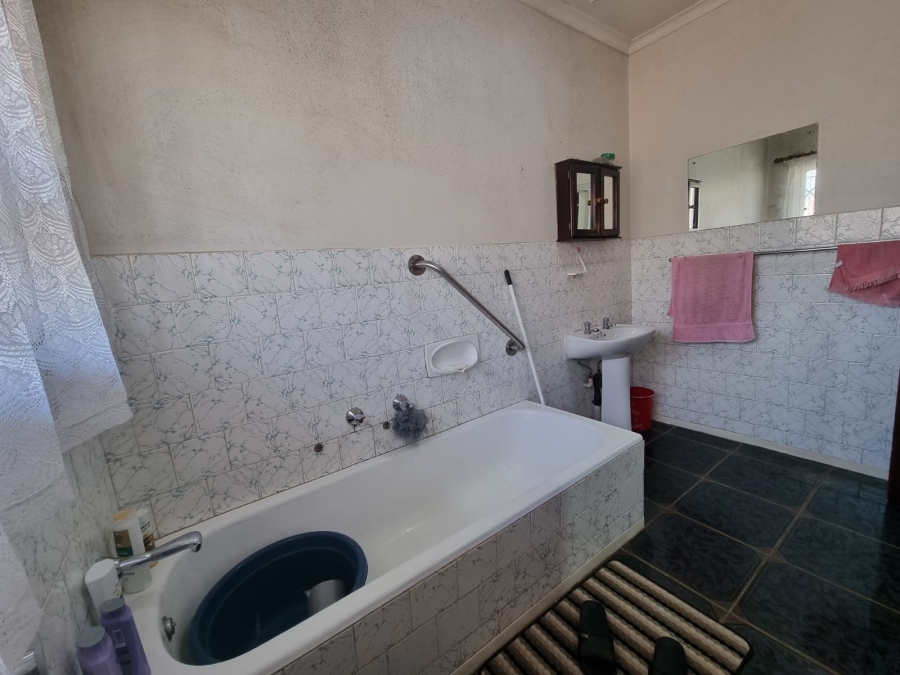 4 Bedroom Property for Sale in Florida Park Gauteng