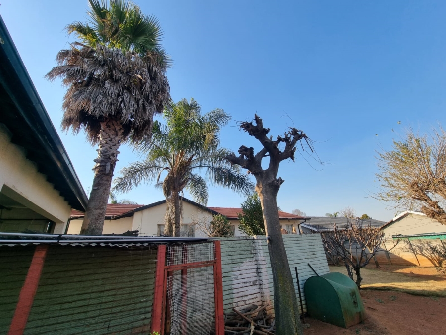 4 Bedroom Property for Sale in Florida Park Gauteng