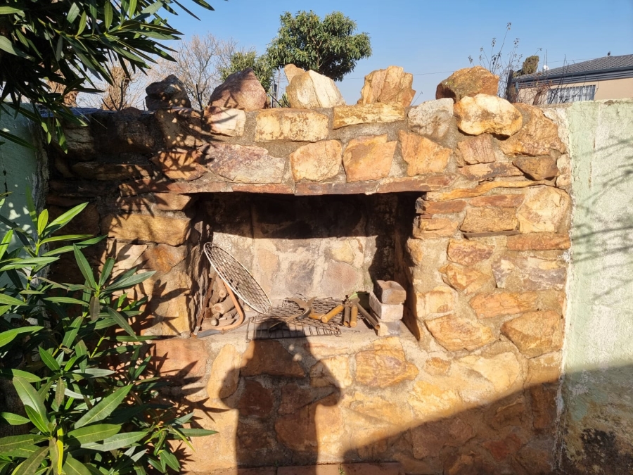 4 Bedroom Property for Sale in Florida Park Gauteng
