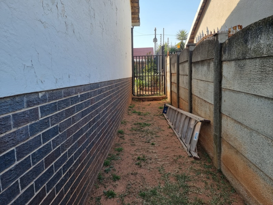 4 Bedroom Property for Sale in Florida Park Gauteng