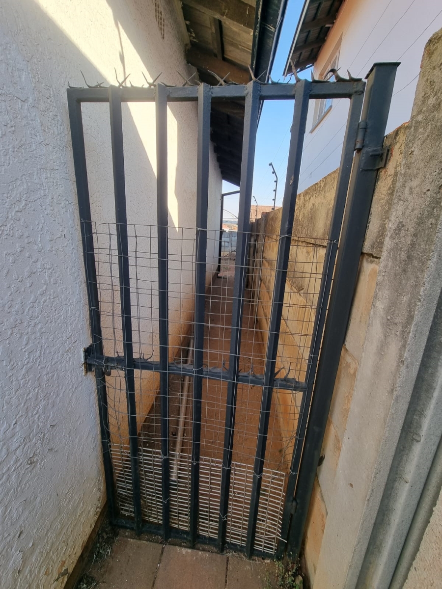 4 Bedroom Property for Sale in Florida Park Gauteng