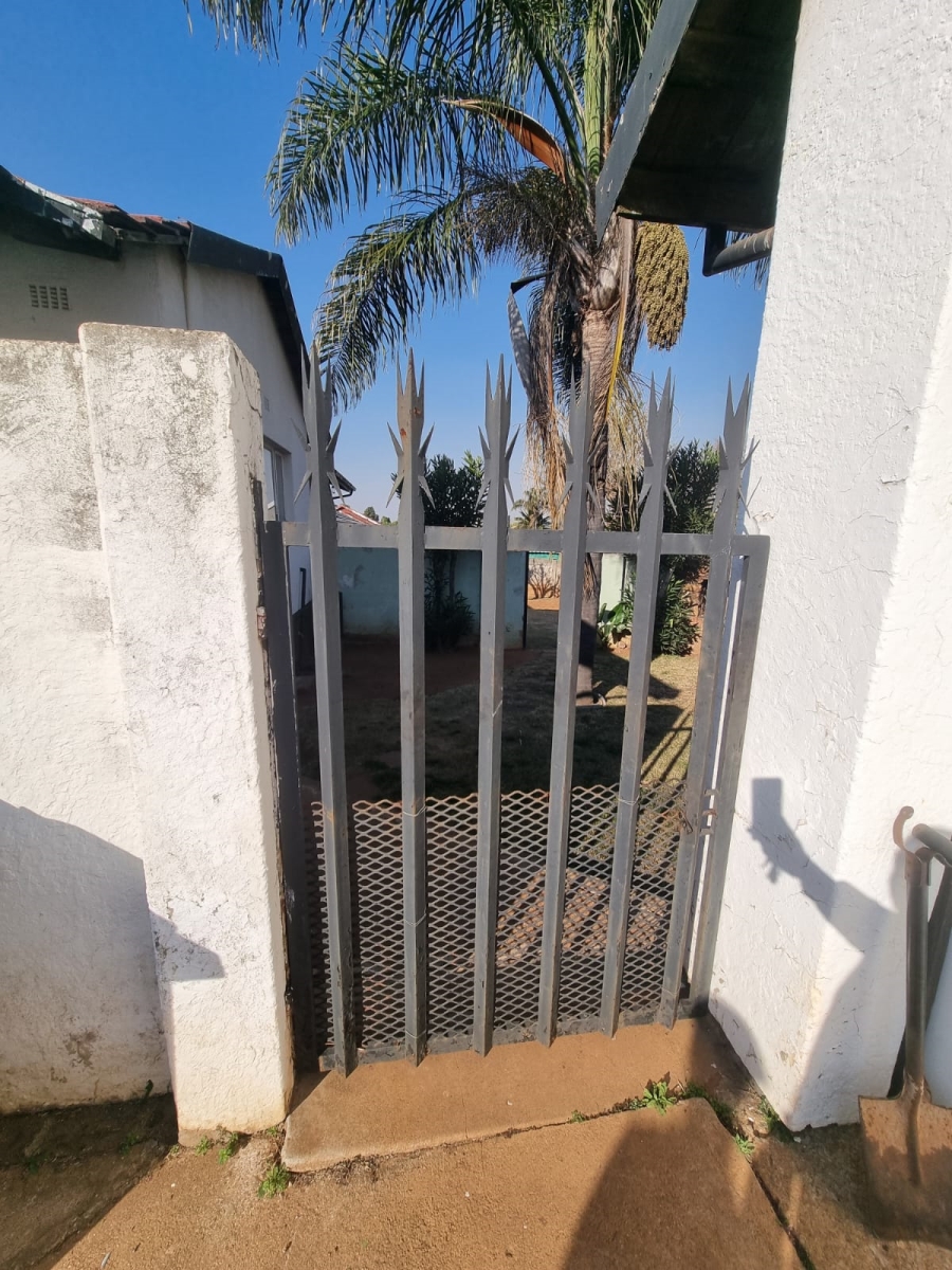 4 Bedroom Property for Sale in Florida Park Gauteng