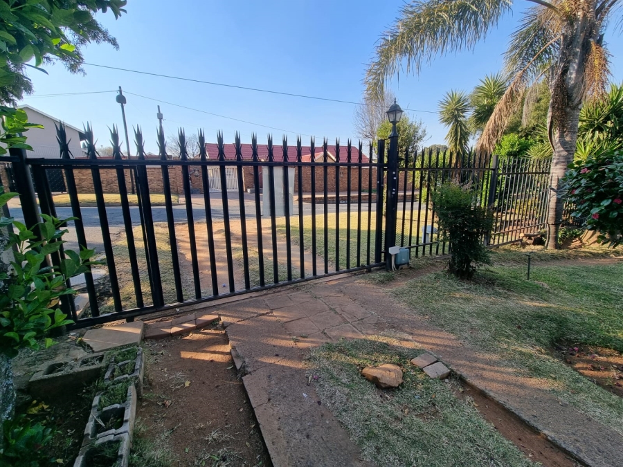 4 Bedroom Property for Sale in Florida Park Gauteng