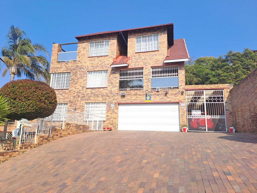 5 Bedroom Property for Sale in Rant En Dal Gauteng