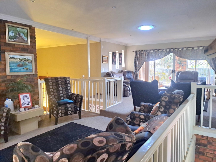5 Bedroom Property for Sale in Rant En Dal Gauteng