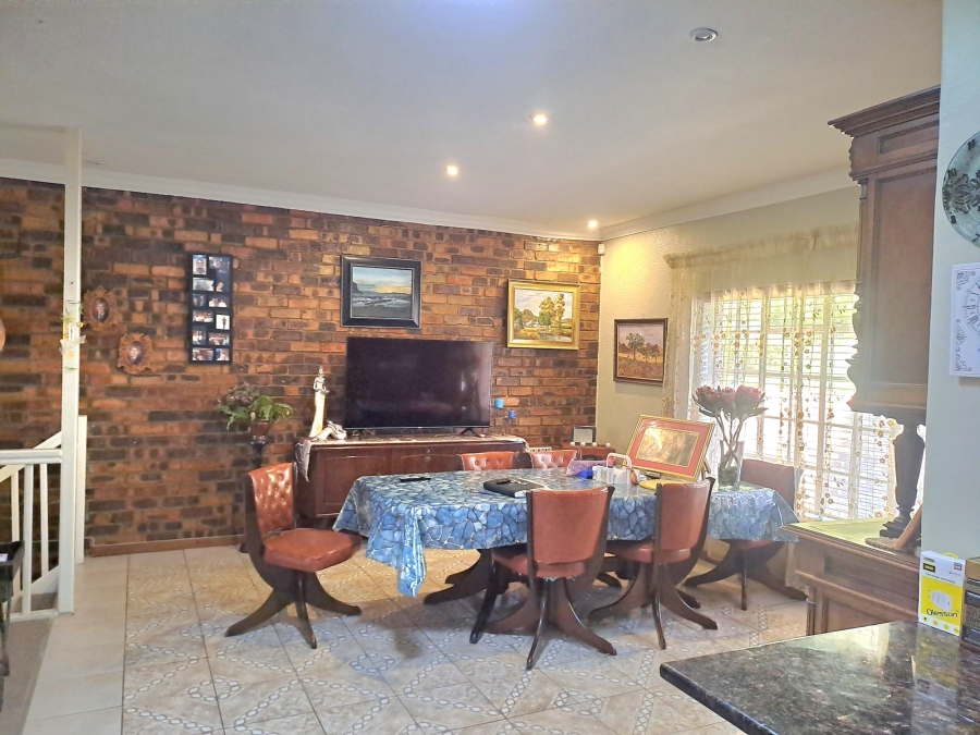 5 Bedroom Property for Sale in Rant En Dal Gauteng