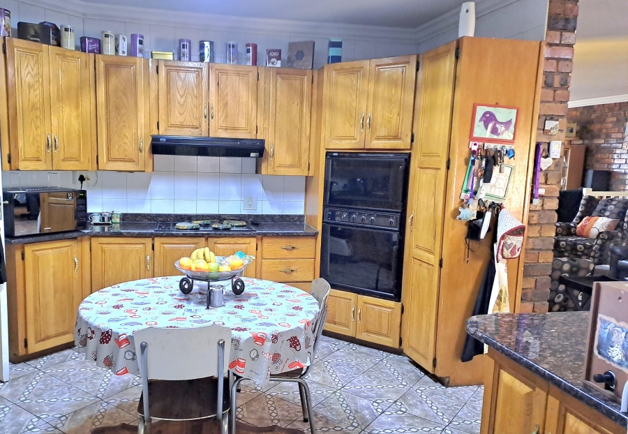5 Bedroom Property for Sale in Rant En Dal Gauteng