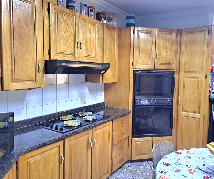 5 Bedroom Property for Sale in Rant En Dal Gauteng