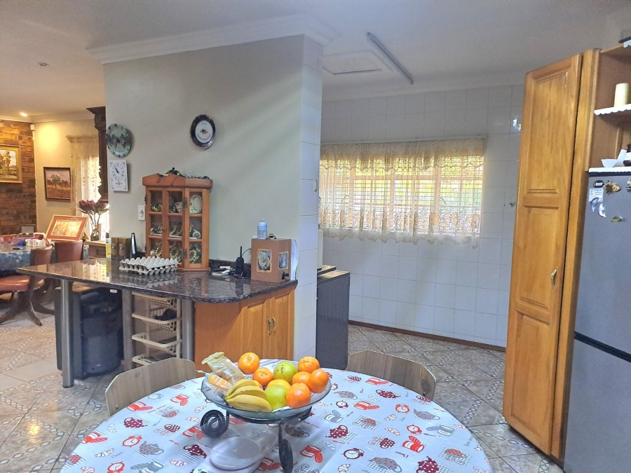 5 Bedroom Property for Sale in Rant En Dal Gauteng
