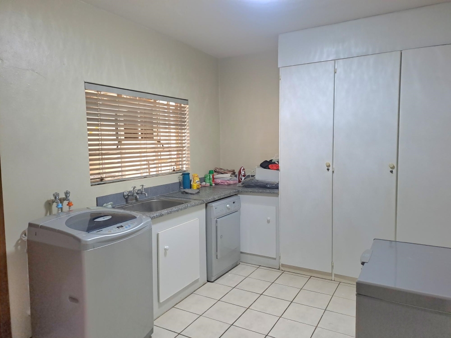 5 Bedroom Property for Sale in Rant En Dal Gauteng