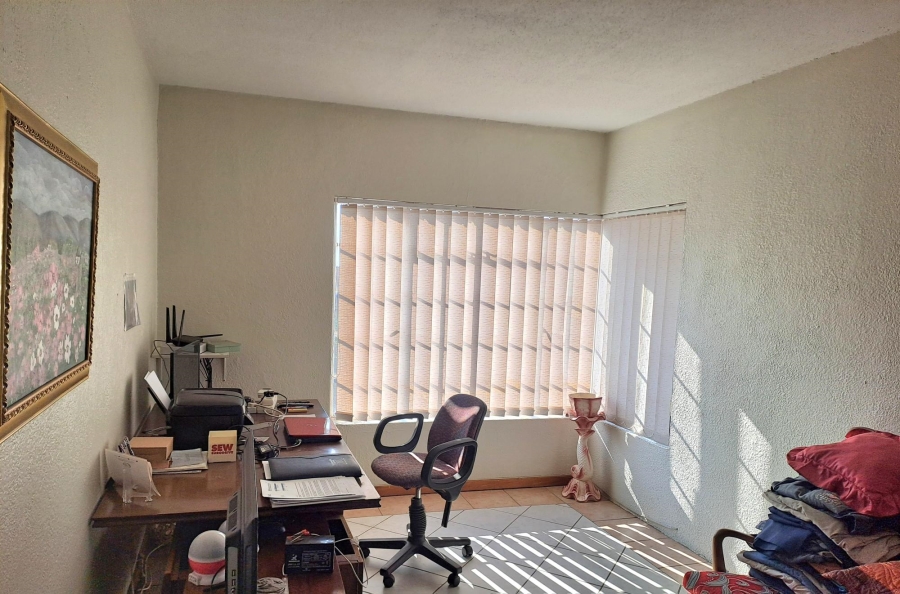 5 Bedroom Property for Sale in Rant En Dal Gauteng