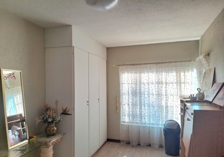 5 Bedroom Property for Sale in Rant En Dal Gauteng
