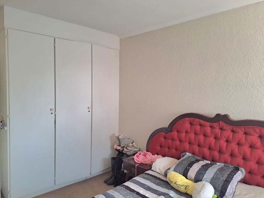 5 Bedroom Property for Sale in Rant En Dal Gauteng