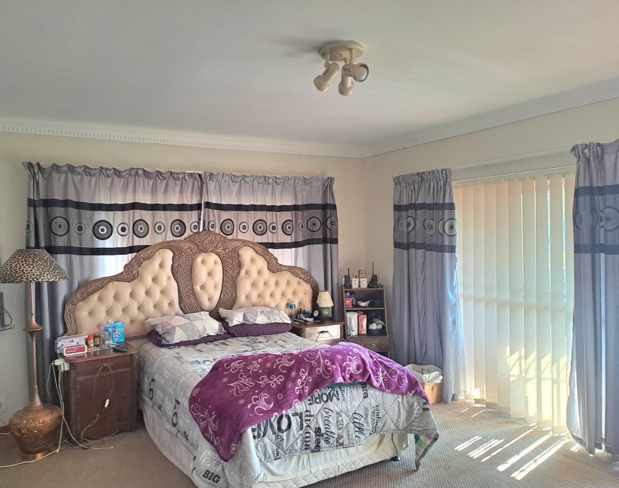 5 Bedroom Property for Sale in Rant En Dal Gauteng