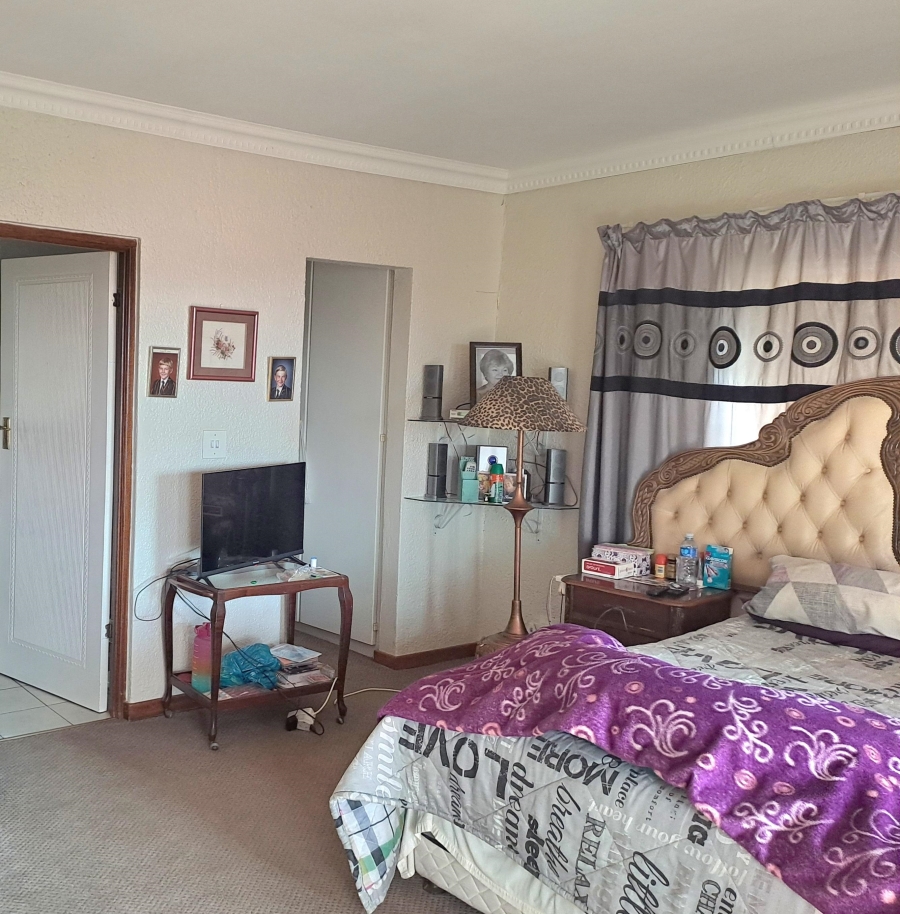 5 Bedroom Property for Sale in Rant En Dal Gauteng
