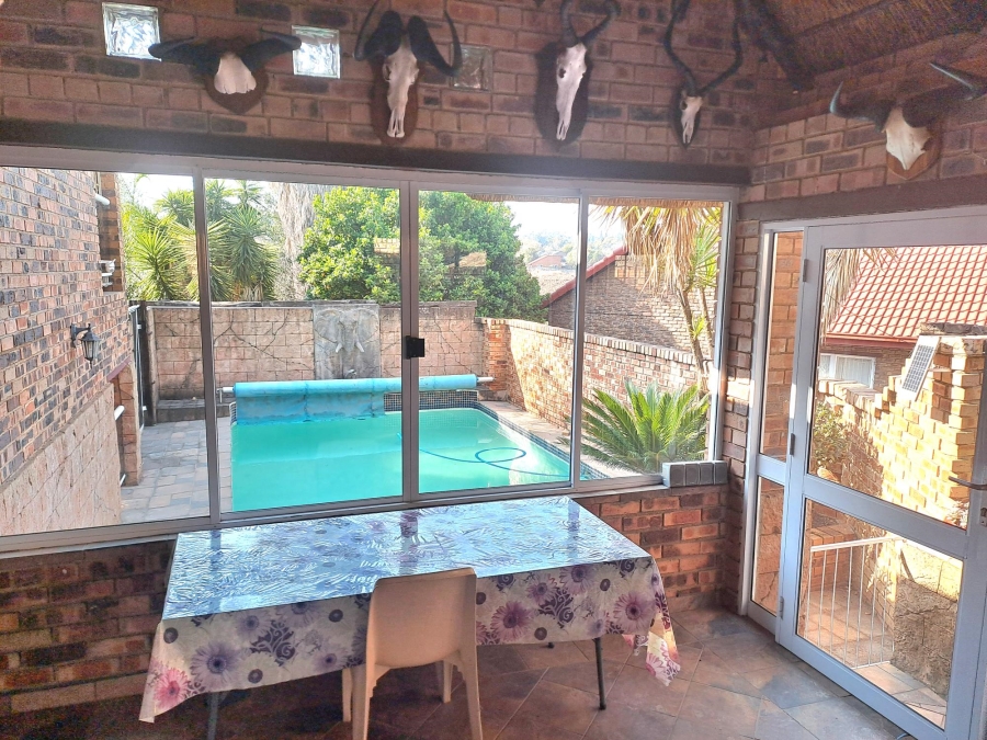 5 Bedroom Property for Sale in Rant En Dal Gauteng