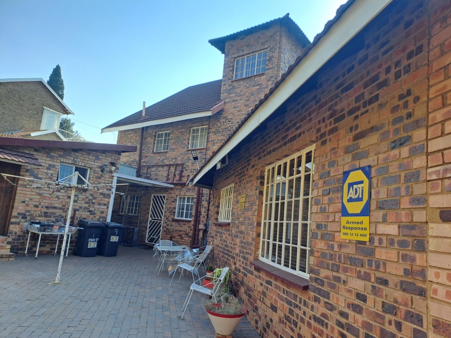 5 Bedroom Property for Sale in Rant En Dal Gauteng
