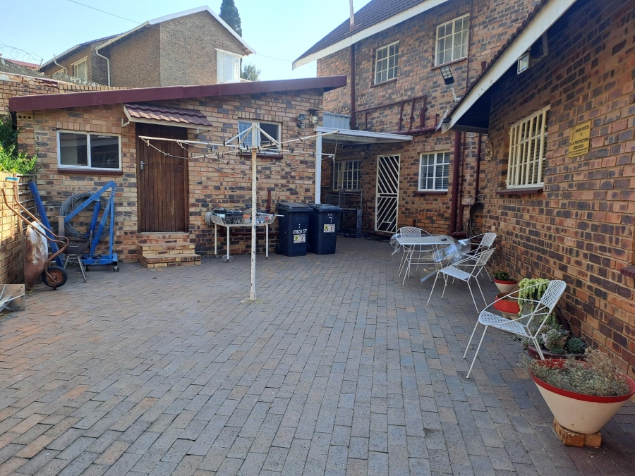 5 Bedroom Property for Sale in Rant En Dal Gauteng