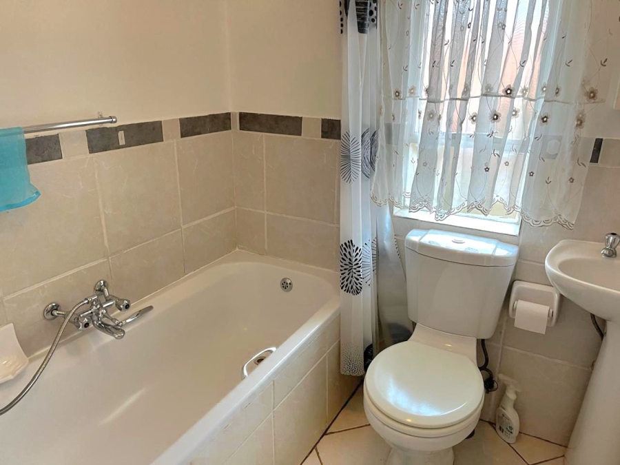 To Let 3 Bedroom Property for Rent in Illiondale Gauteng
