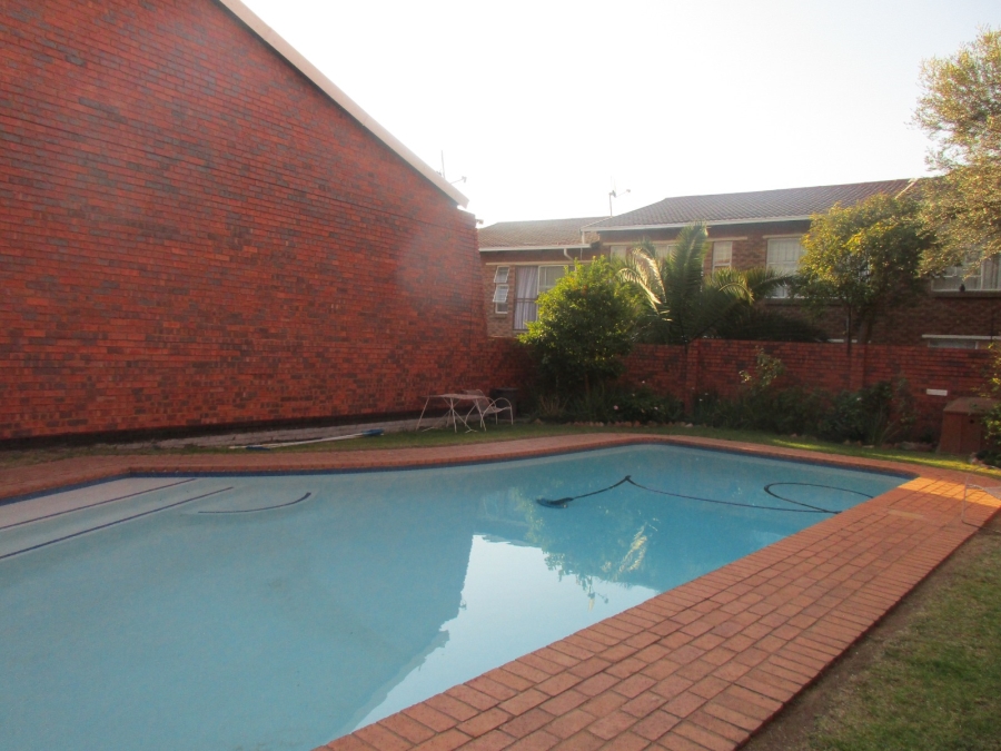 To Let 2 Bedroom Property for Rent in Ferndale Gauteng