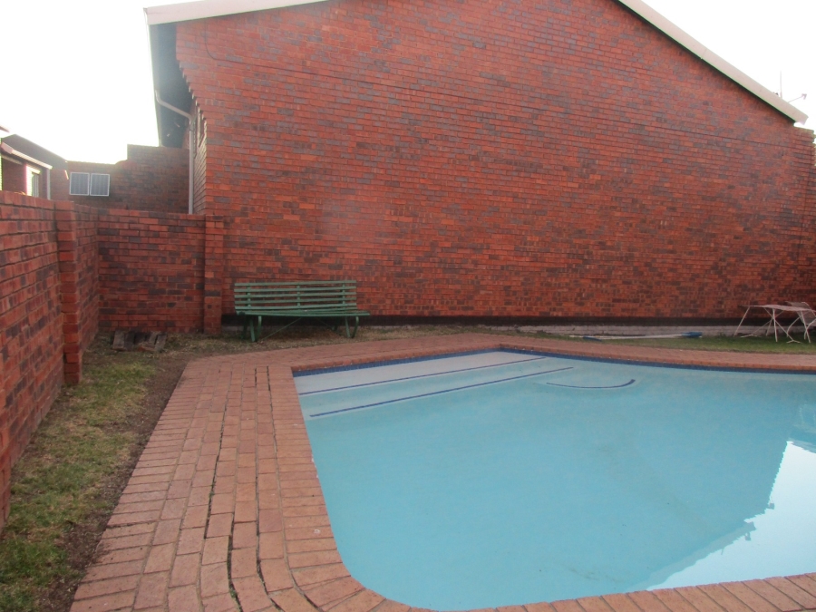 To Let 2 Bedroom Property for Rent in Ferndale Gauteng