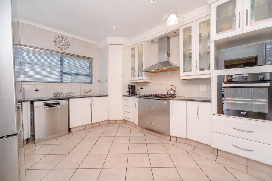 4 Bedroom Property for Sale in Lonehill Gauteng
