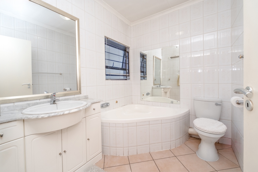 4 Bedroom Property for Sale in Lonehill Gauteng