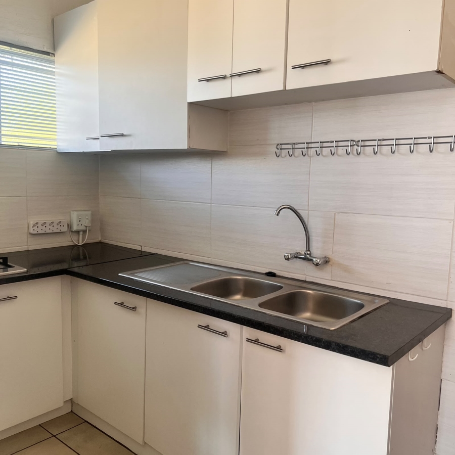 To Let 1 Bedroom Property for Rent in Brackenhurst Gauteng