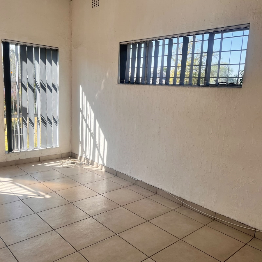 To Let 1 Bedroom Property for Rent in Brackenhurst Gauteng