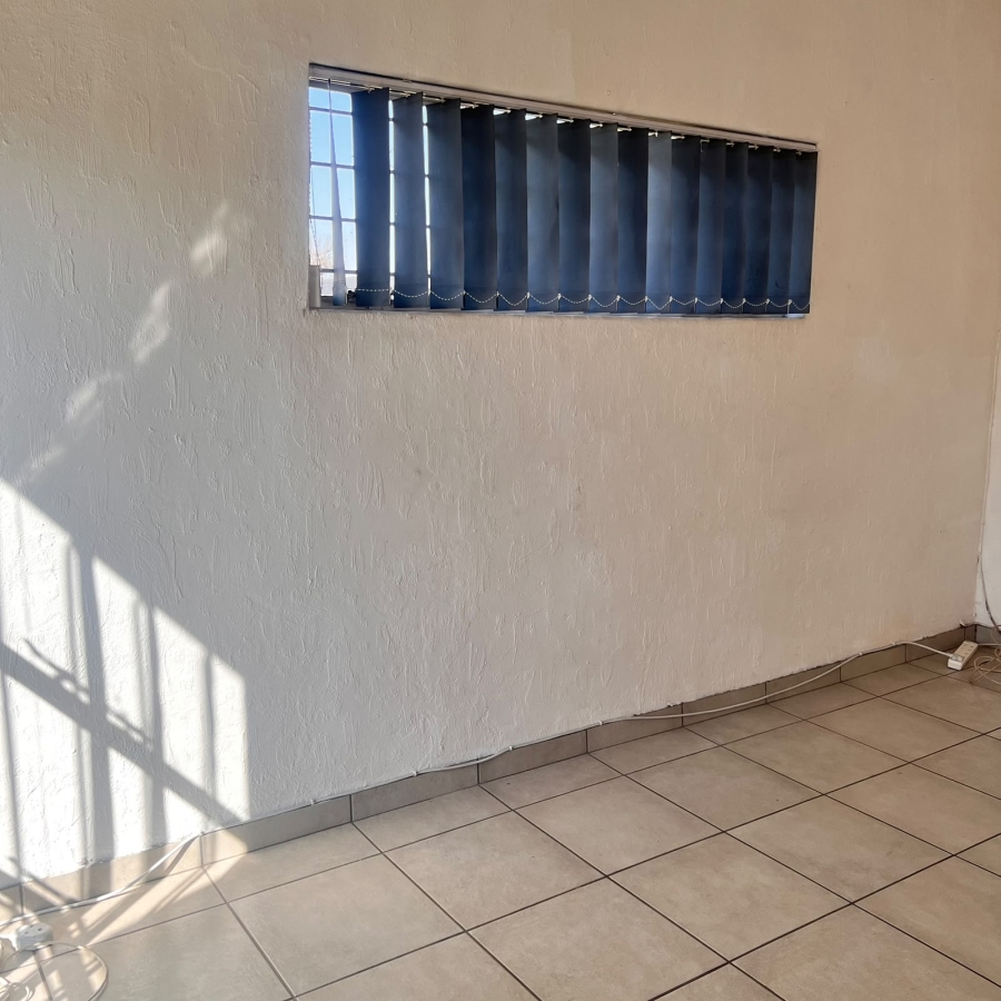 To Let 1 Bedroom Property for Rent in Brackenhurst Gauteng