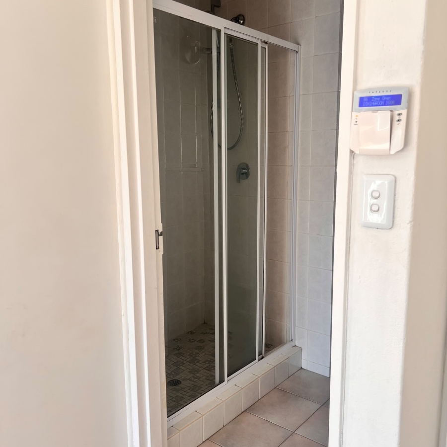 To Let 1 Bedroom Property for Rent in Brackenhurst Gauteng