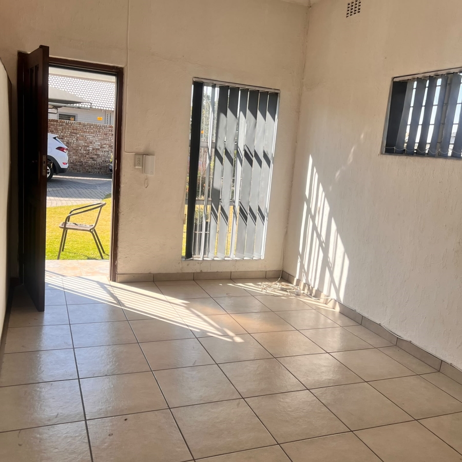 To Let 1 Bedroom Property for Rent in Brackenhurst Gauteng