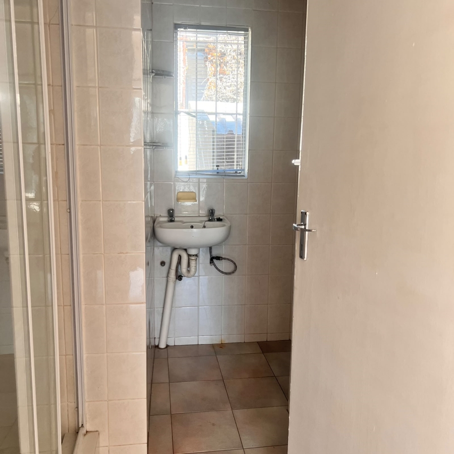 To Let 1 Bedroom Property for Rent in Brackenhurst Gauteng
