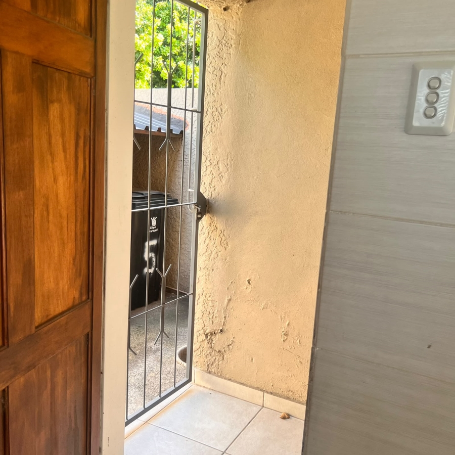 To Let 1 Bedroom Property for Rent in Brackenhurst Gauteng