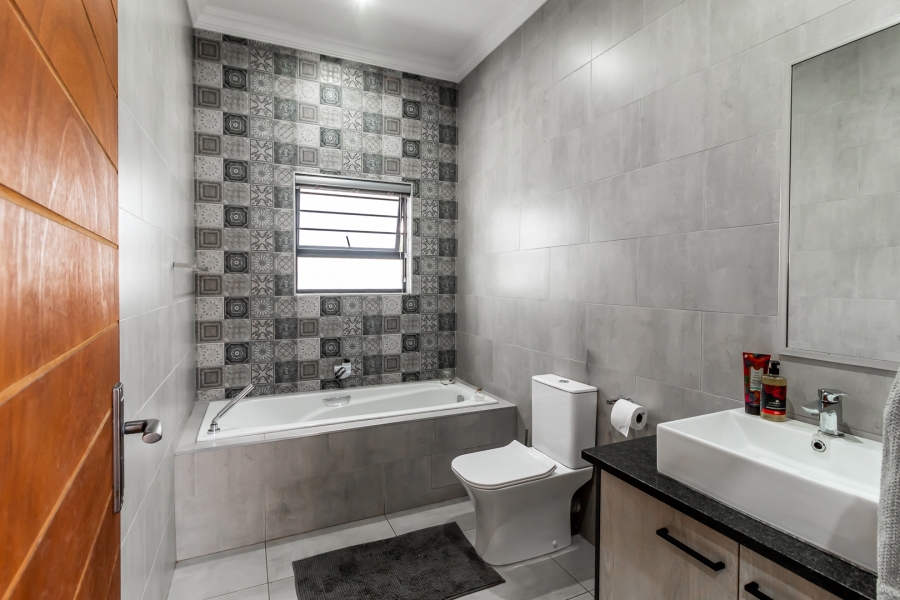 2 Bedroom Property for Sale in Zambezi Country Estate Gauteng